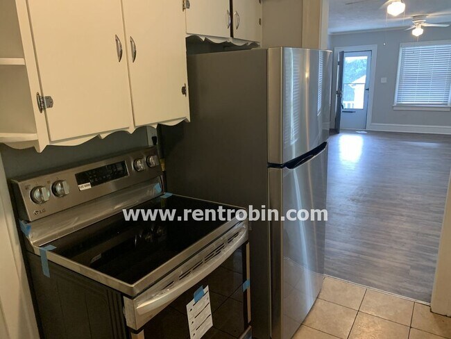 Building Photo - 133 Maple St