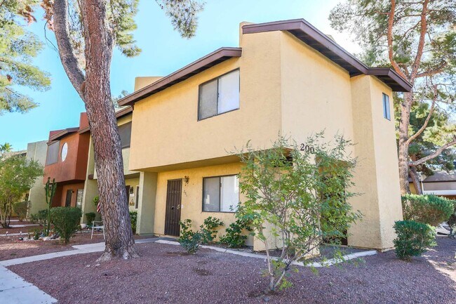 Foto del edificio - FULLY Remodeled 3-Bedroom Townhouse