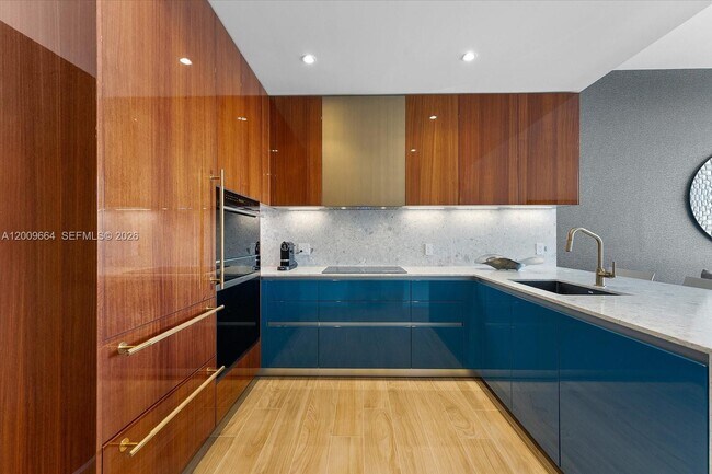 Foto del edificio - 2678 Tigertail Ave