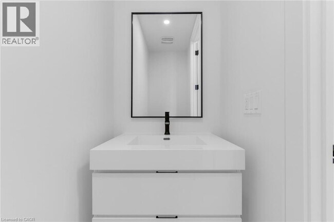 Photo du bâtiment - 166 EVERETT Cmn