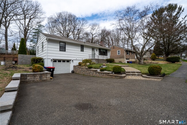 Building Photo - 9 Cobblers Ln