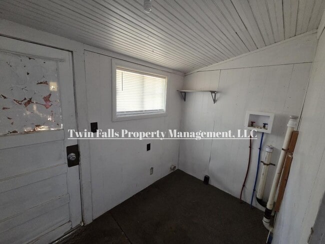 Building Photo - 1246 1/2 8th Ave E