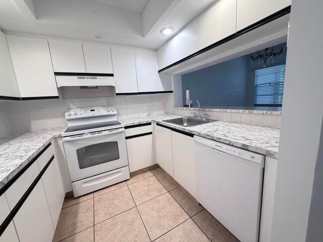 Foto del edificio - 1300 SW 125th Ave