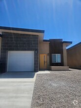 Building Photo - 181 Hacienda Loop