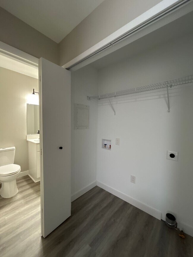 Foto del edificio - 2-Bedroom, 1-Bathroom Condo in South Bend – $1,464/Month (Lawn Care & Snow Removal Included!)