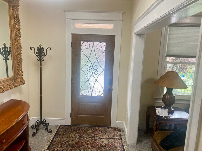 Entrada - 1333 Randolph St NW