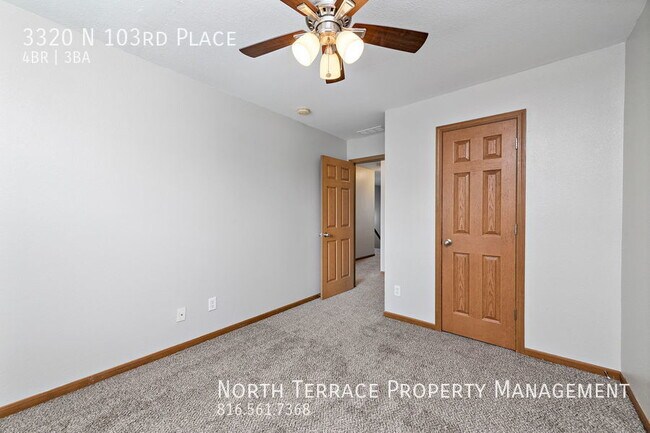 Building Photo - Updated 4BR 2.5BATH Townhouse in Kansas Ci...