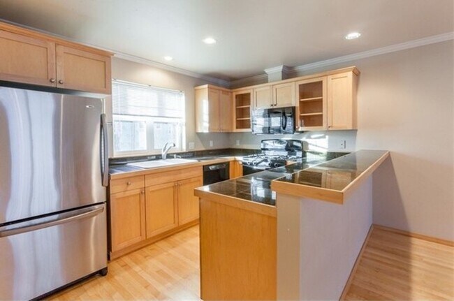 Foto del edificio - Lovely 3 bed, 2.5 Bathroom Magnolia Tonwnh...