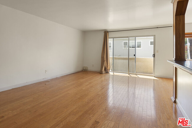 Building Photo - 1012 7th St