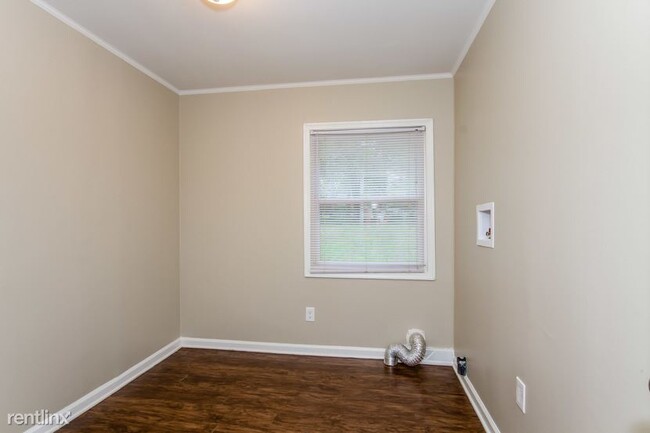 Building Photo - 3 br, 2.5 bath House - 820 Tilden Rd