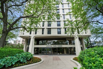 Building Photo - 1960 N Lincoln Park W