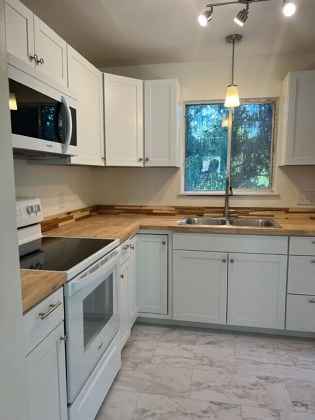 Foto del edificio - West Asheville Rental!