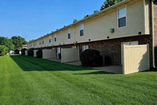 Foto del edificio - Auburn Place Town And Garden Homes