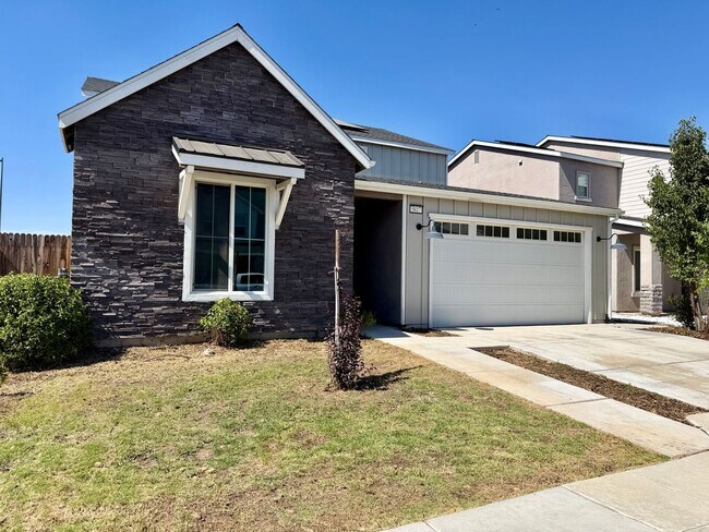 Foto del edificio - Spacious Next-Gen Lennar Home for Rent in the Clovis Unified School District