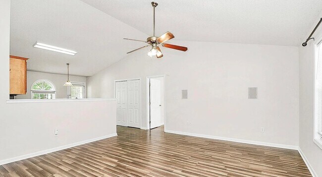 Foto del edificio - 5114 Daffodil Ln