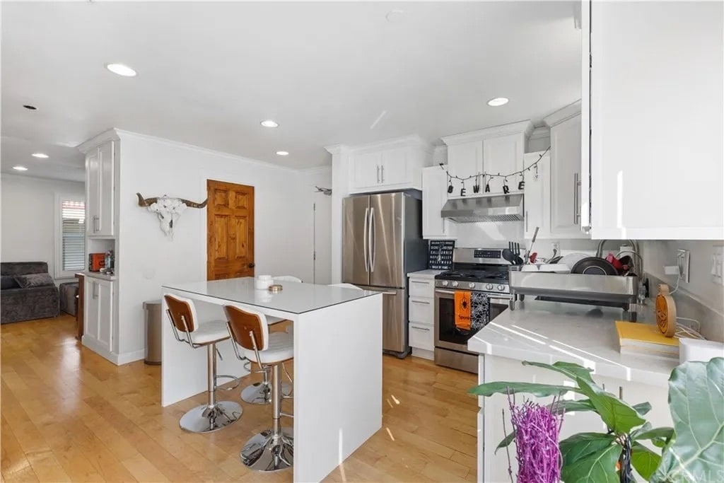Primary Photo - 37 E Howard St