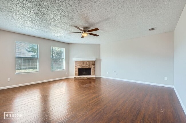 Building Photo - 1395 Stewart Dr