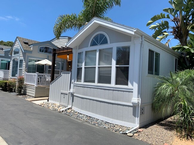 Building Photo - Charming Bungalow by the Beach in Leucadia!