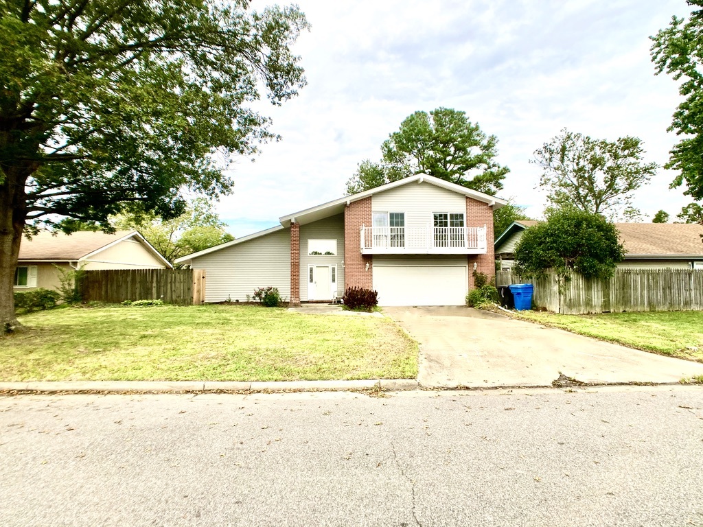Primary Photo - 1245 Geranium Crescent