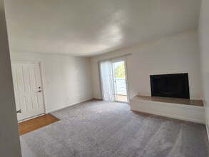 Building Photo - 600 Reusens Rd