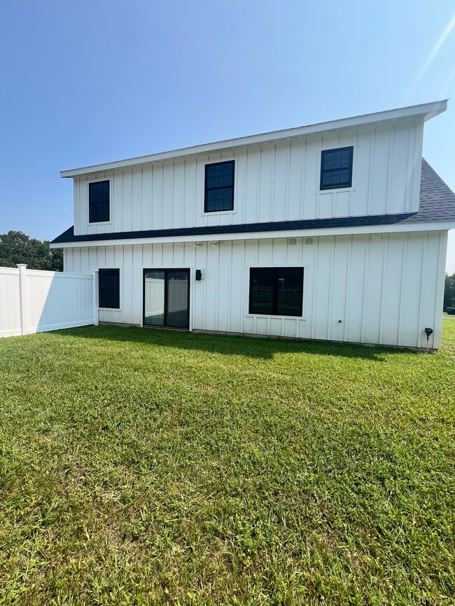 Building Photo - 92 S Plattekill Rd
