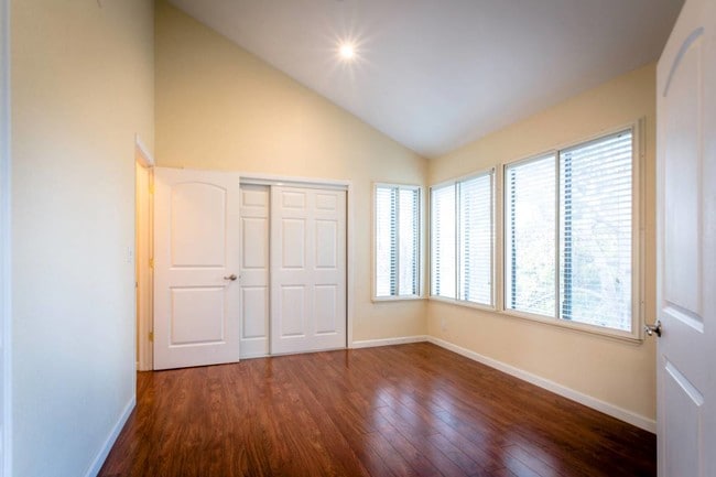 Building Photo - 6412 Buena Vista Dr