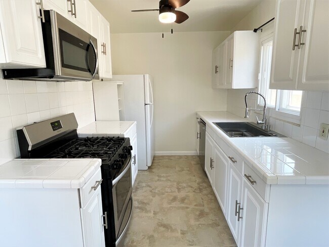 Kitchen - 8302 Pershing Dr