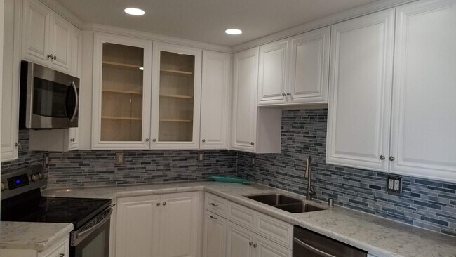 Kitchen - 2901 Peninsula Rd
