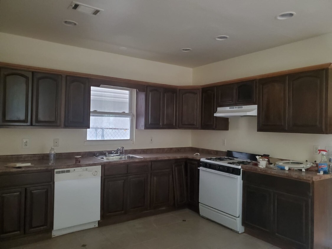 Foto principal - 325 S Orange Ave