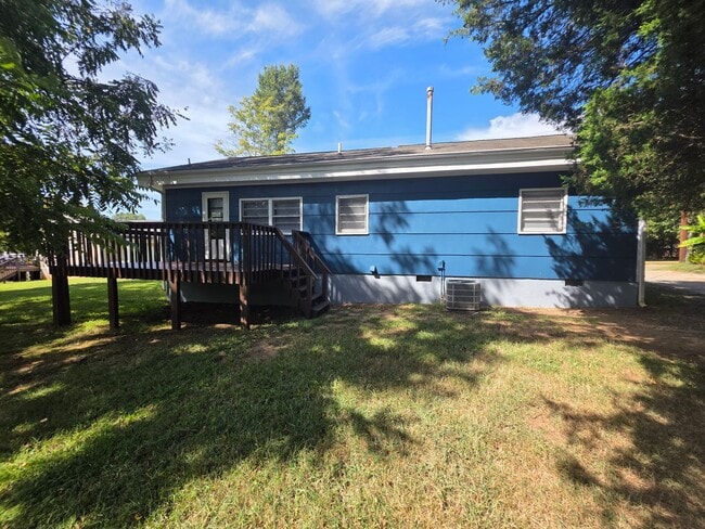 Building Photo - 3006 Broadbay Dr