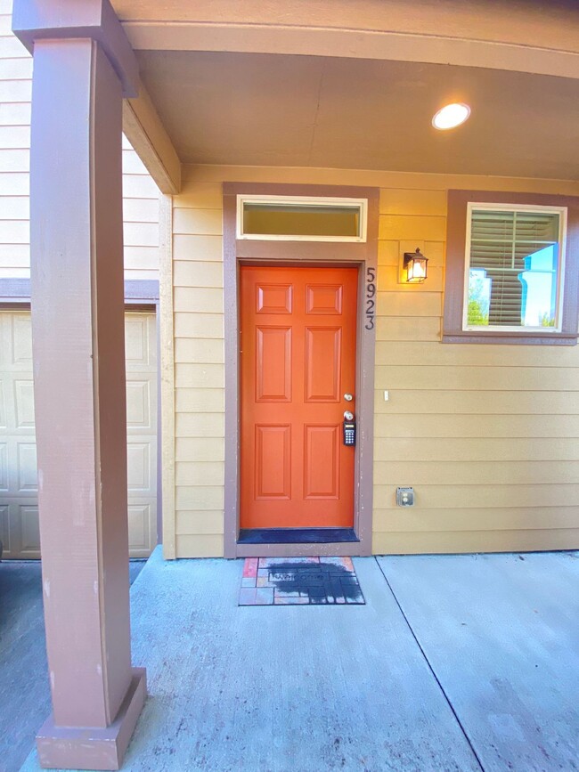 Foto del edificio - 3 Bedroom in Minnehaha Neighborhood, Fence...