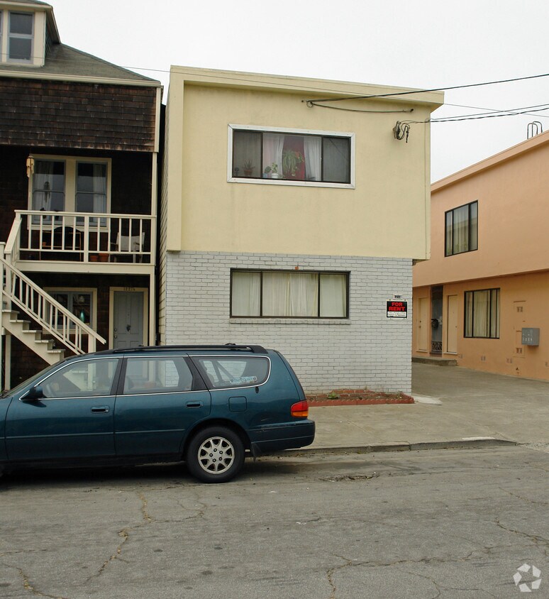 Building Photo - 1219 47th Ave