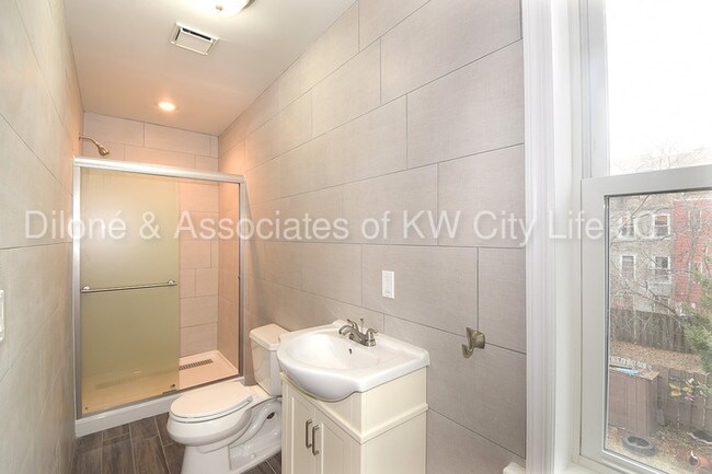 Foto del edificio - Gorgeous New Renovated DUPLEX HOME with Yard