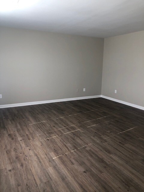 Building Photo - 111 Garnet Dr