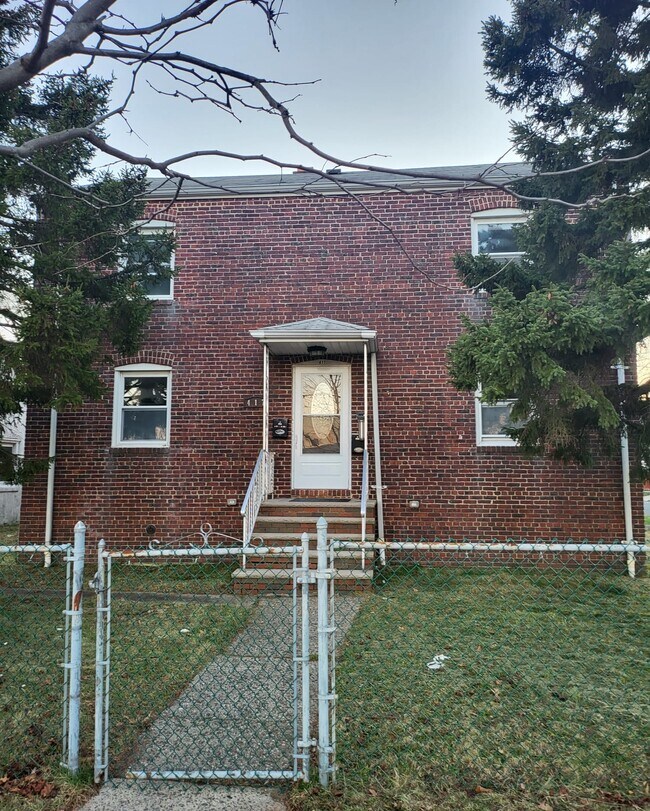 Building Photo - 417 Adams St