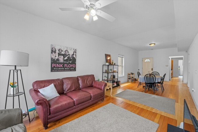 Building Photo - 2422 N Clybourn Ave
