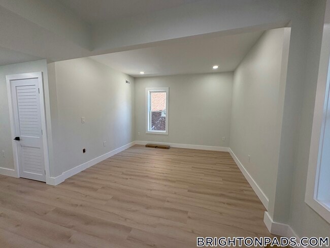 Building Photo - 47 Brackett St
