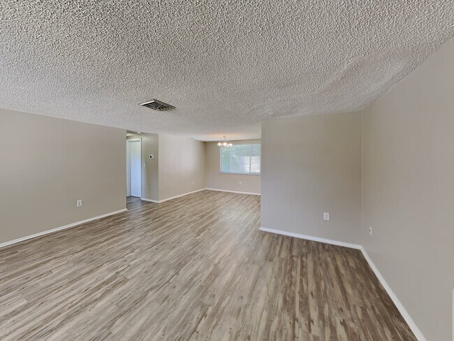 Foto del edificio - 5118 Idlewild St