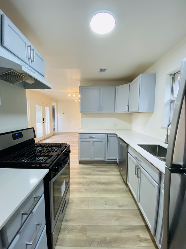 Kitchen - 1201 Radcliff Dr