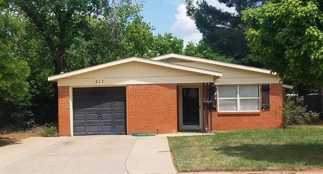 Primary Photo - 817 Beechwood Ln