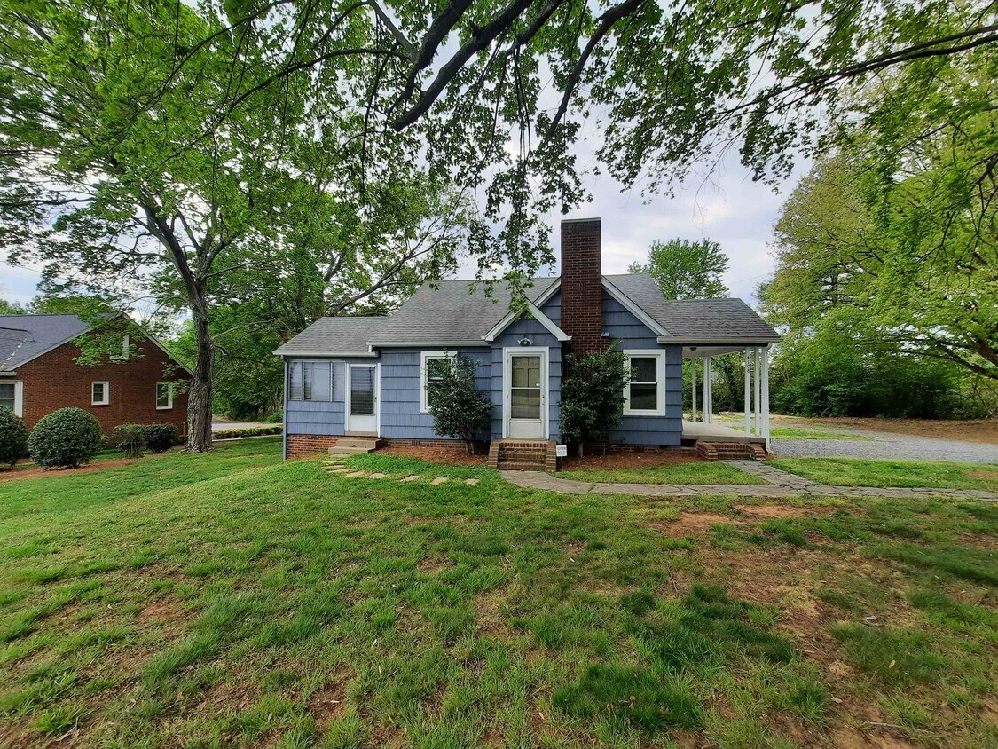 4108 Country Club Rd, WinstonSalem, NC 27104 House Rental in Winston