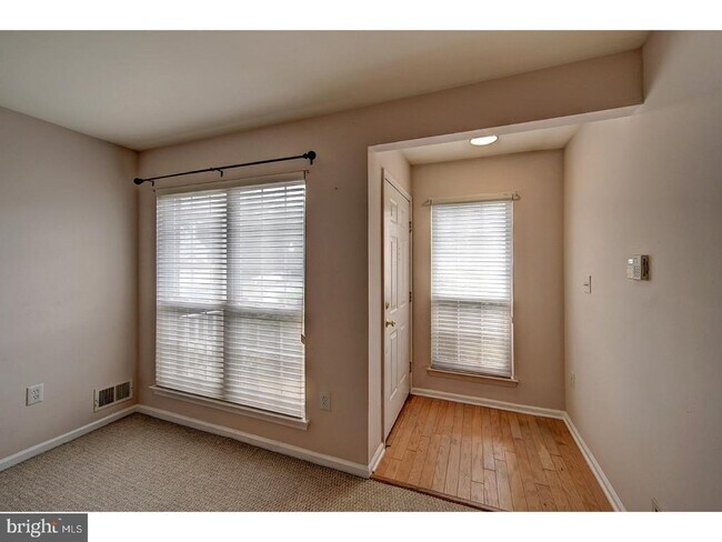 Foto del edificio - 406 Pebble Creek Ct
