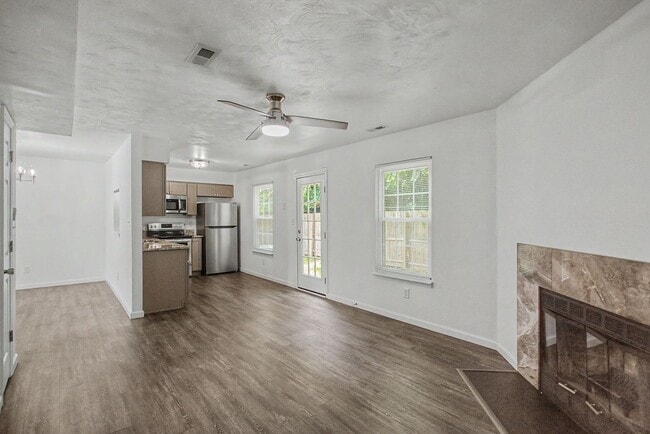 Building Photo - Move-In Ready Home Near Military Bases and Amenities