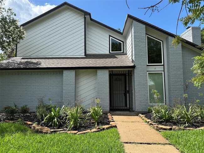 Building Photo - 2283 Woodland Springs St