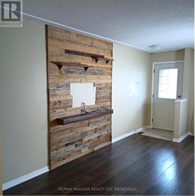 Building Photo - 67 Dundonald St