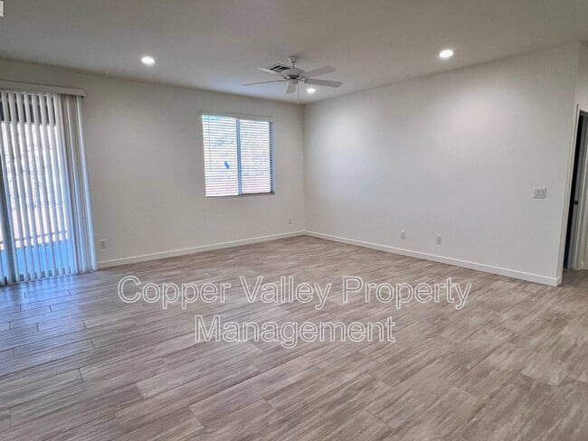 Building Photo - 812 E Irvine Rd