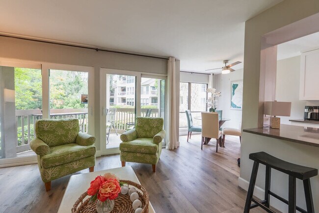 Foto del edificio - 77 Lighthouse Rd