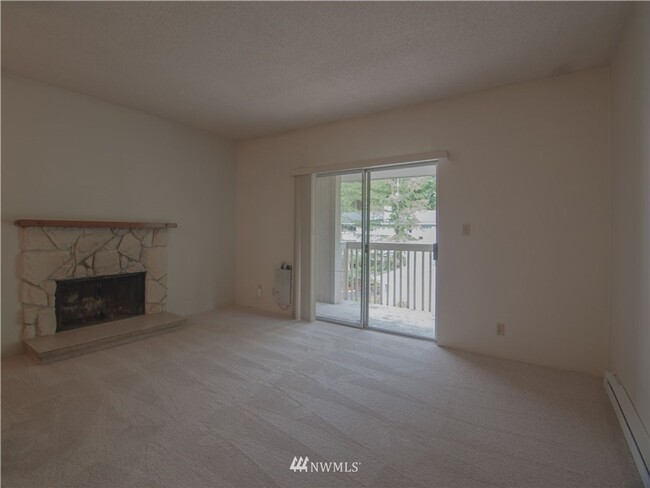 Building Photo - Beautiful updated Condo in Bellevue!