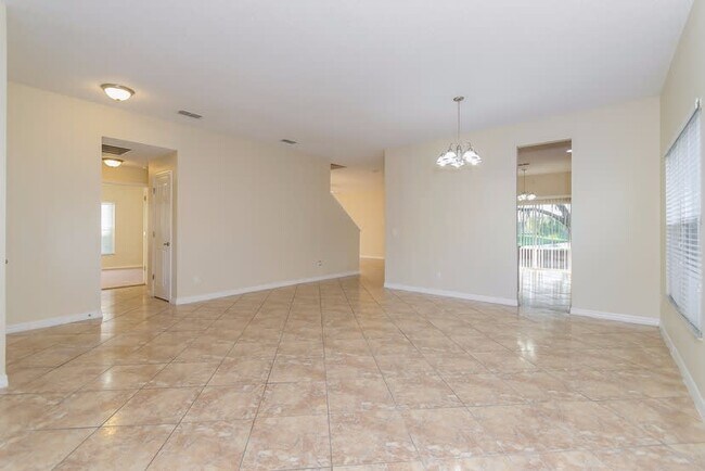 Building Photo - 2156 The Oaks Blvd