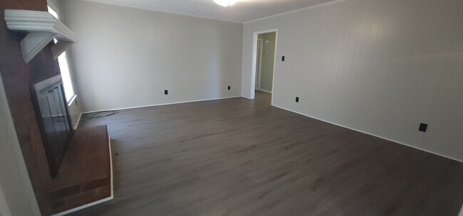 Foto del edificio - 6824 Mahogany ~ Cliffdale West